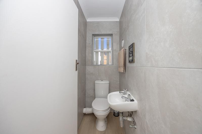3 Bedroom Property for Sale in Bloubergrant Western Cape